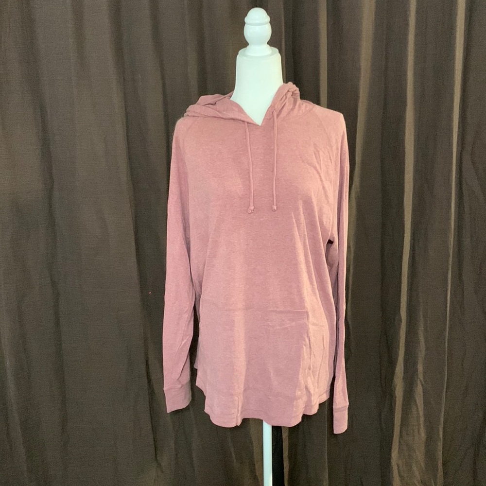 🌈Bundle any 3 items under $10 & I will offer $10 Mossimo (Target) hooded shirt